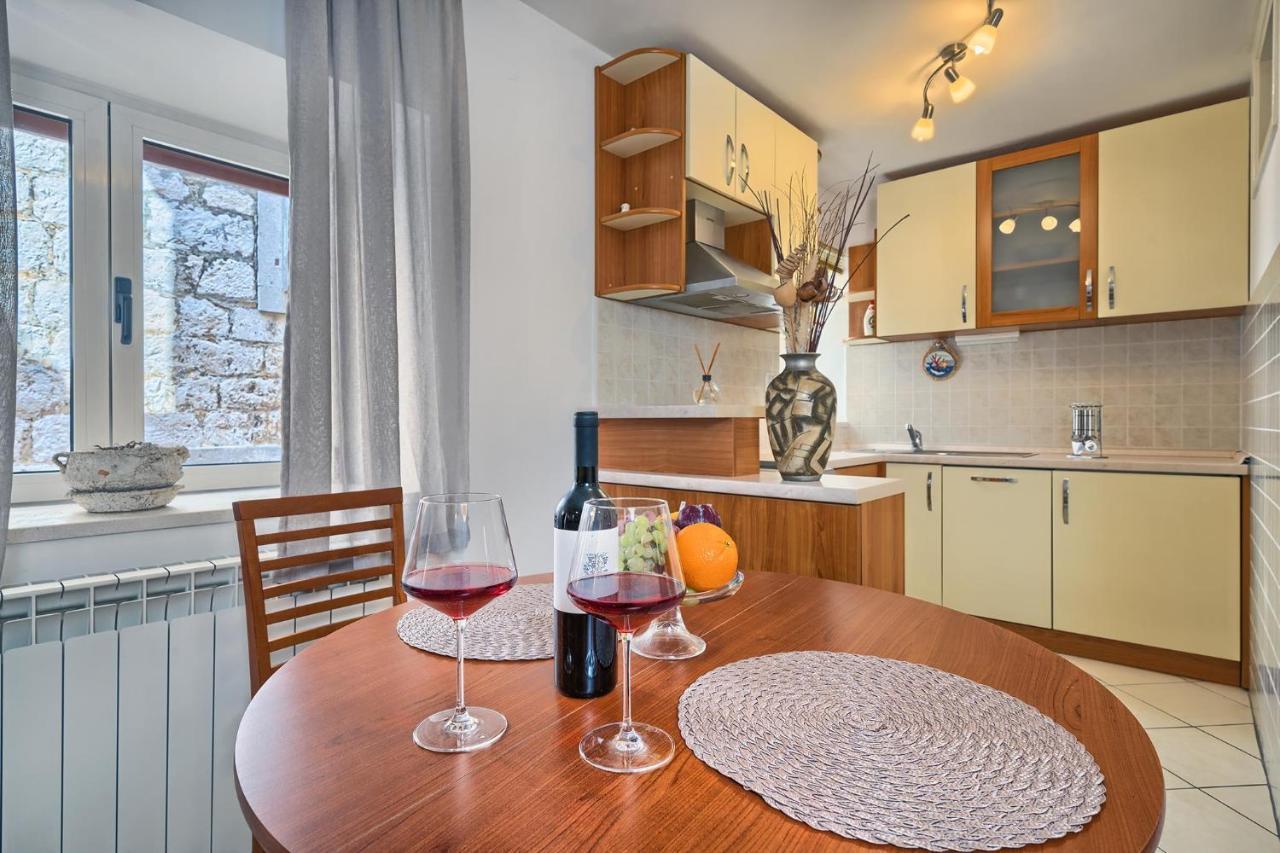 Apartman Charming Studio In The Center Of *